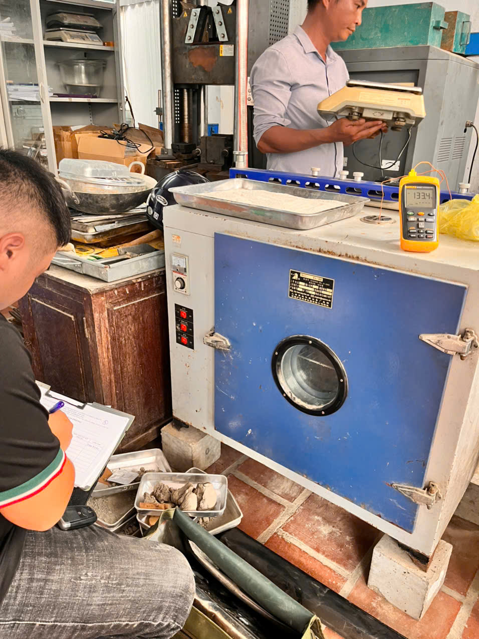 Thiết bị thử nghiệm